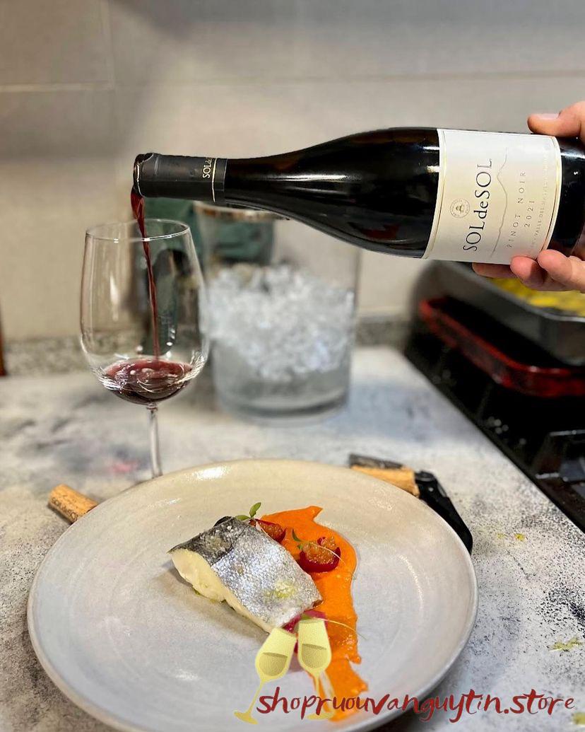 Aquitania Sol de Sol Pinot Noir; SOLdeSOL PINOT NOIR