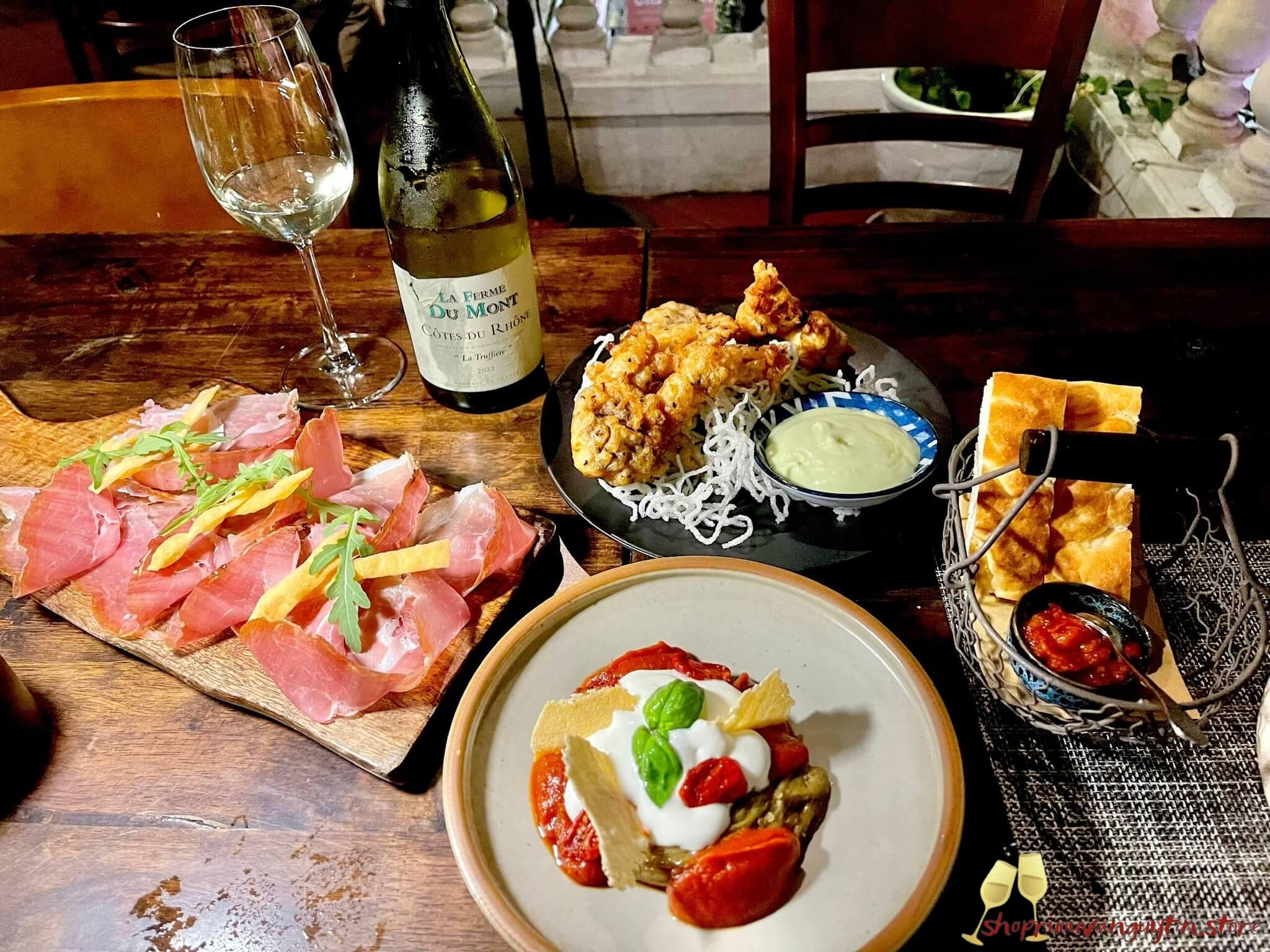 rượu vang trắng La Ferme du Mont Côtes Du Rhône La Truffiere.